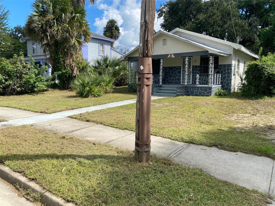 1121 S Locust Ave., Sanford, FL 32771