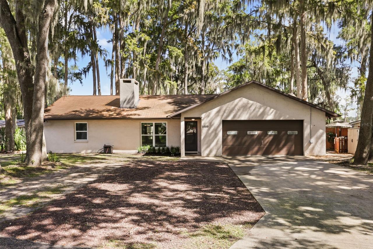 1080 Forest Dr., Tavares, FL 32778