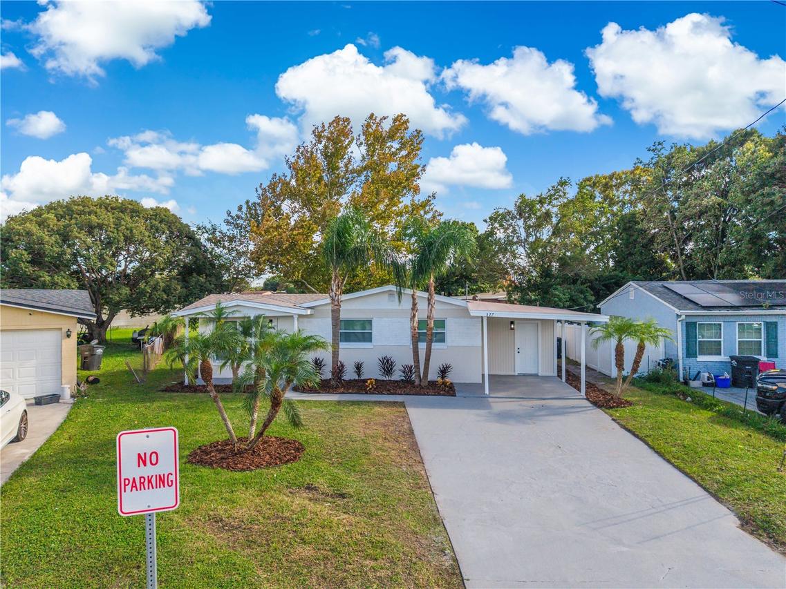 327 Amador Cir., Orlando, FL 32810