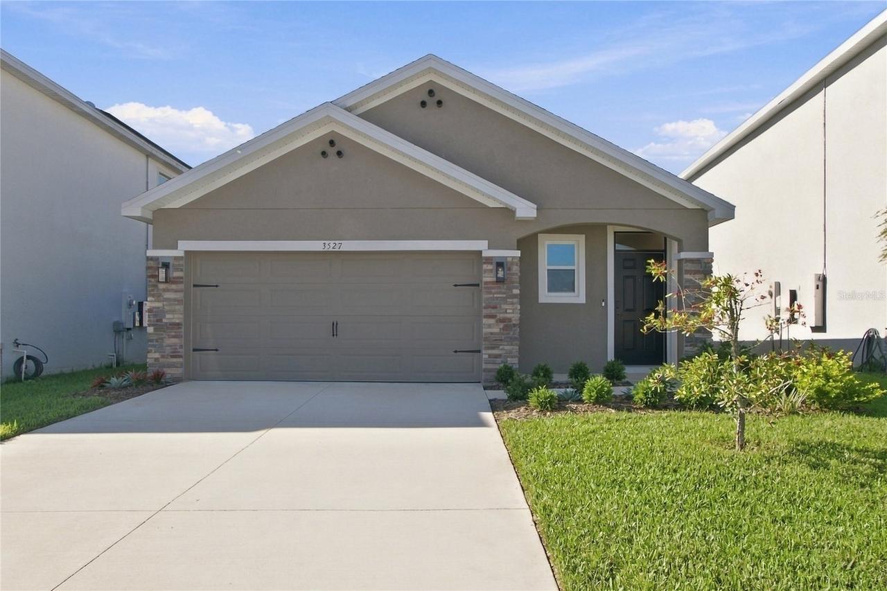 3527 Maple Grove Way, Plant City, FL 33565