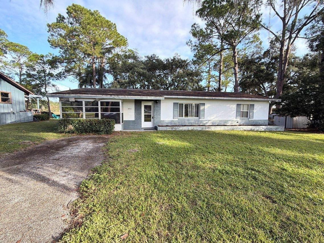 37443 Beach Dr., Umatilla, FL 32784