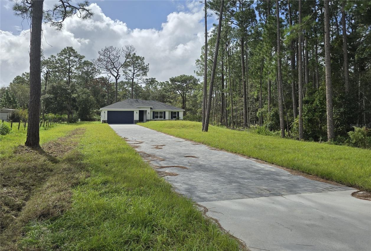42024 Chinaberry St., Eustis, FL 32736