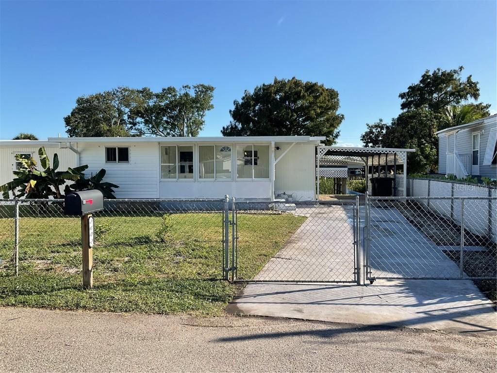 1602 Chobee St., Okeechobee, FL 34974
