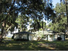 18151 SE 52 St., Ocklawaha, FL 32179