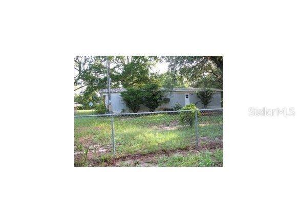 19169 SE 96 St., Ocklawaha, FL 32179