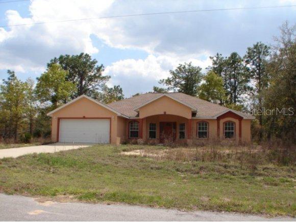 74 Malauka Pass, Ocklawaha, FL 32179