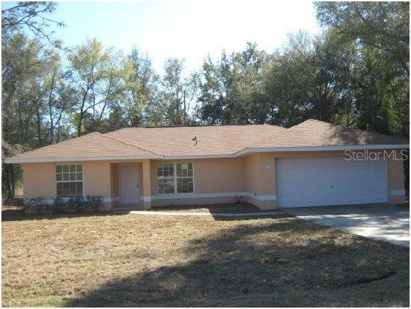 57 Bay Ct., Ocklawaha, FL 32179