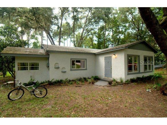 9530 SE Highway 464c, Ocklawaha, FL 32179