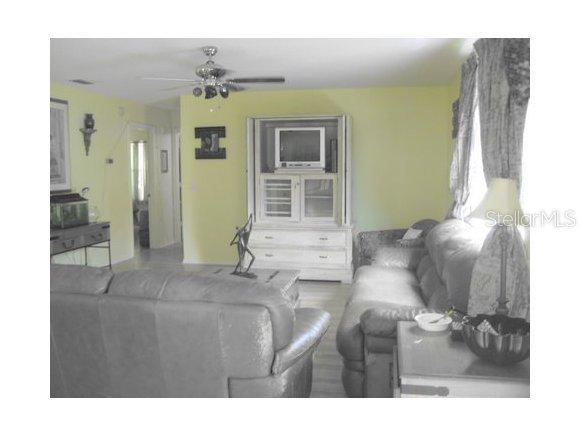 2117 Escobar Ave., The Villages, FL 32159