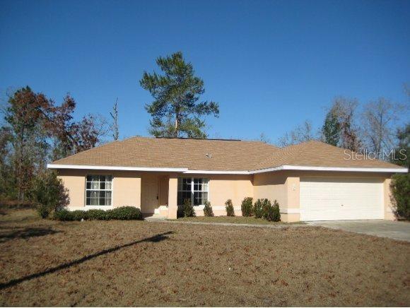 12 Malauka Lane Dr., Ocklawaha, FL 32179