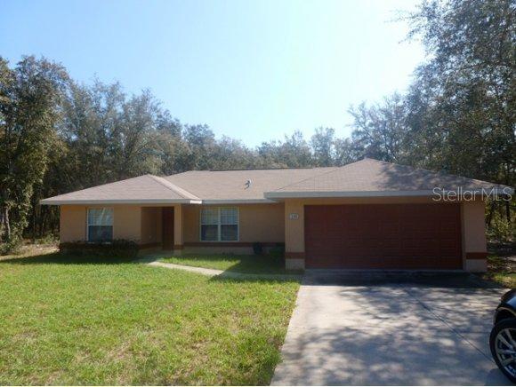 135 Fisher Way Tr., Ocklawaha, FL 32179