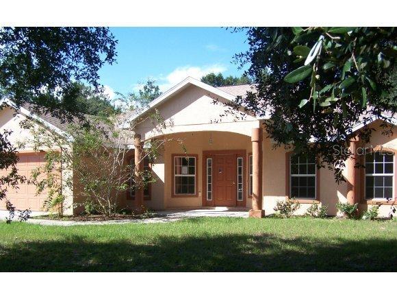 15 Sequoia Drive Ln., Ocklawaha, FL 32179