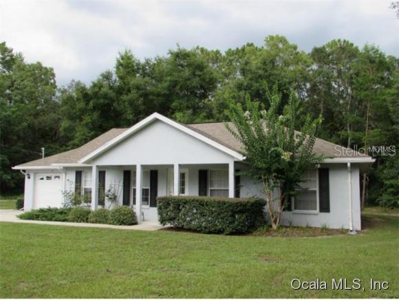 61 Bay Rd., Ocklawaha, FL 32179