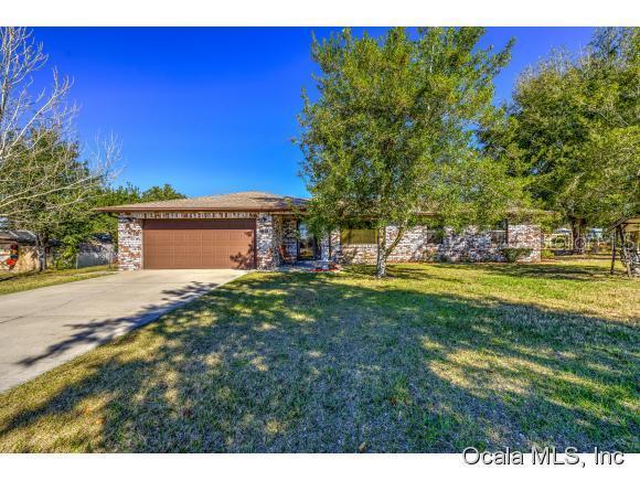 9821 SE Sunset Harbor Rd., Summerfield, FL 34491