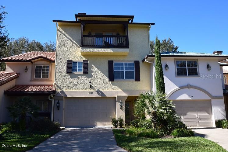 1232 Avenida De Las Casas, Lady Lake, FL 32159