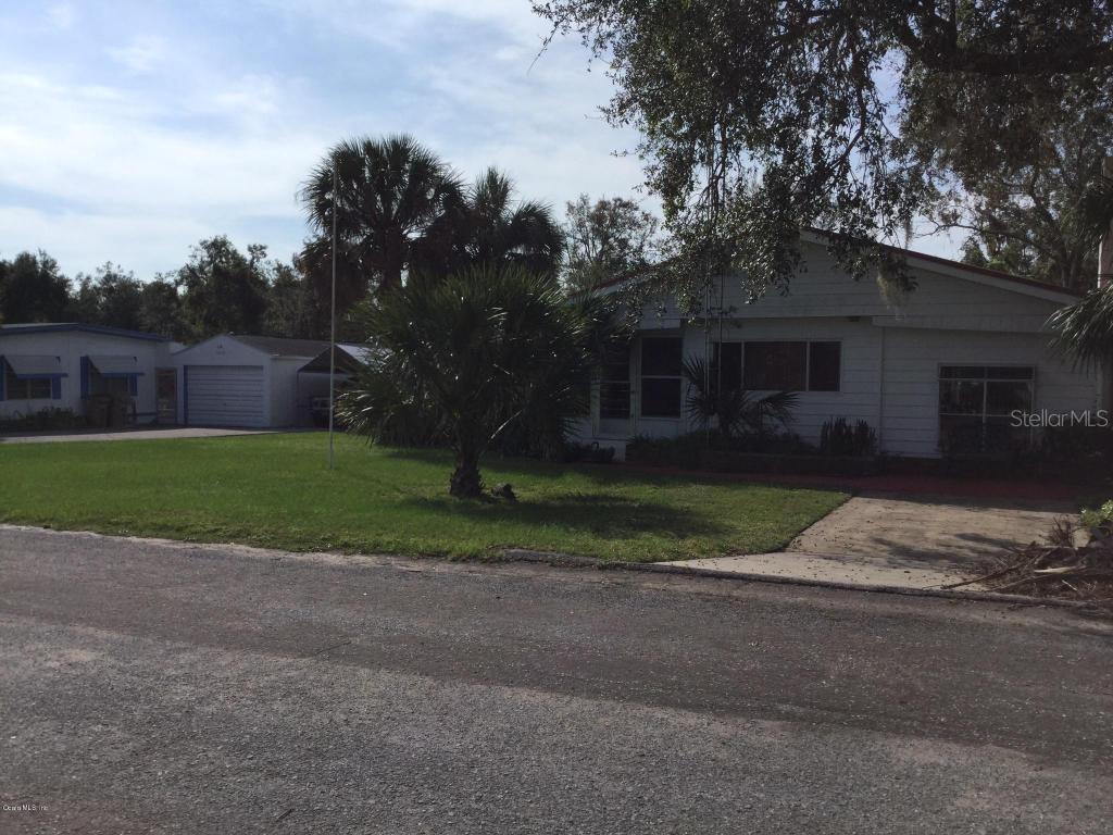 5550 Bird Island Dr., Lady Lake, FL 32159