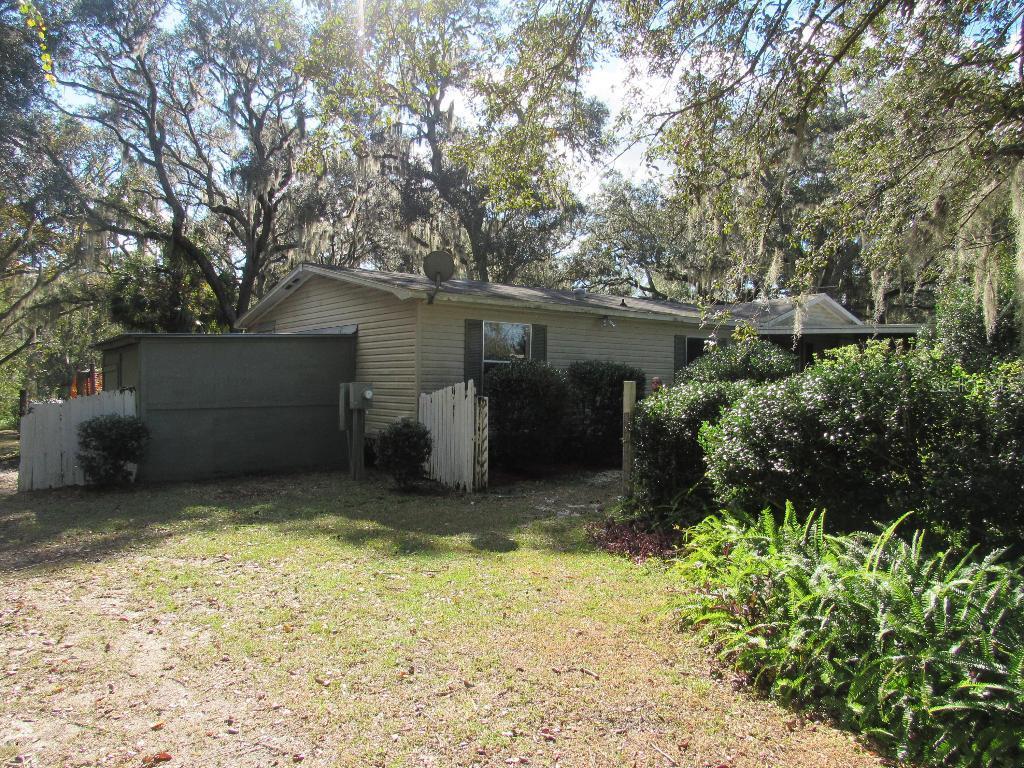 17970 SE 90 St., Ocklawaha, FL 32179