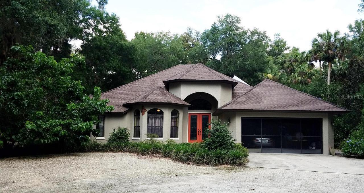 17491 SE 34th Lane Ln., Ocklawaha, FL 32179