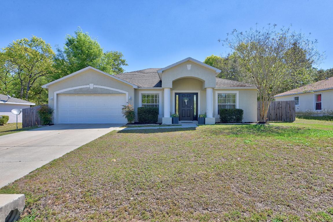 24 Pine Ct Loop, Ocala, FL 34472