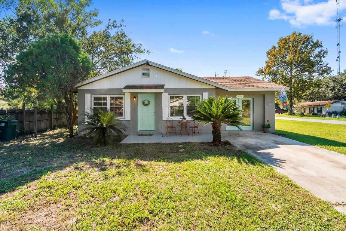 302 W Primrose Ln., Lady Lake, FL 32159