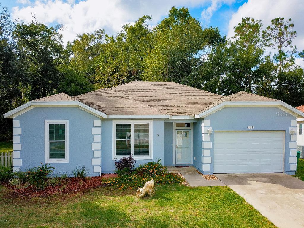 421 Cierra Oaks Cir., Lady Lake, FL 32159