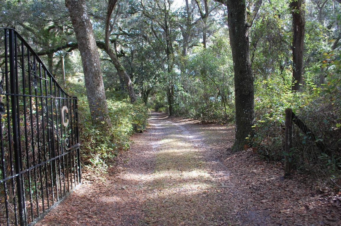7993 E Breezy Point Rd., Melrose, FL 32666