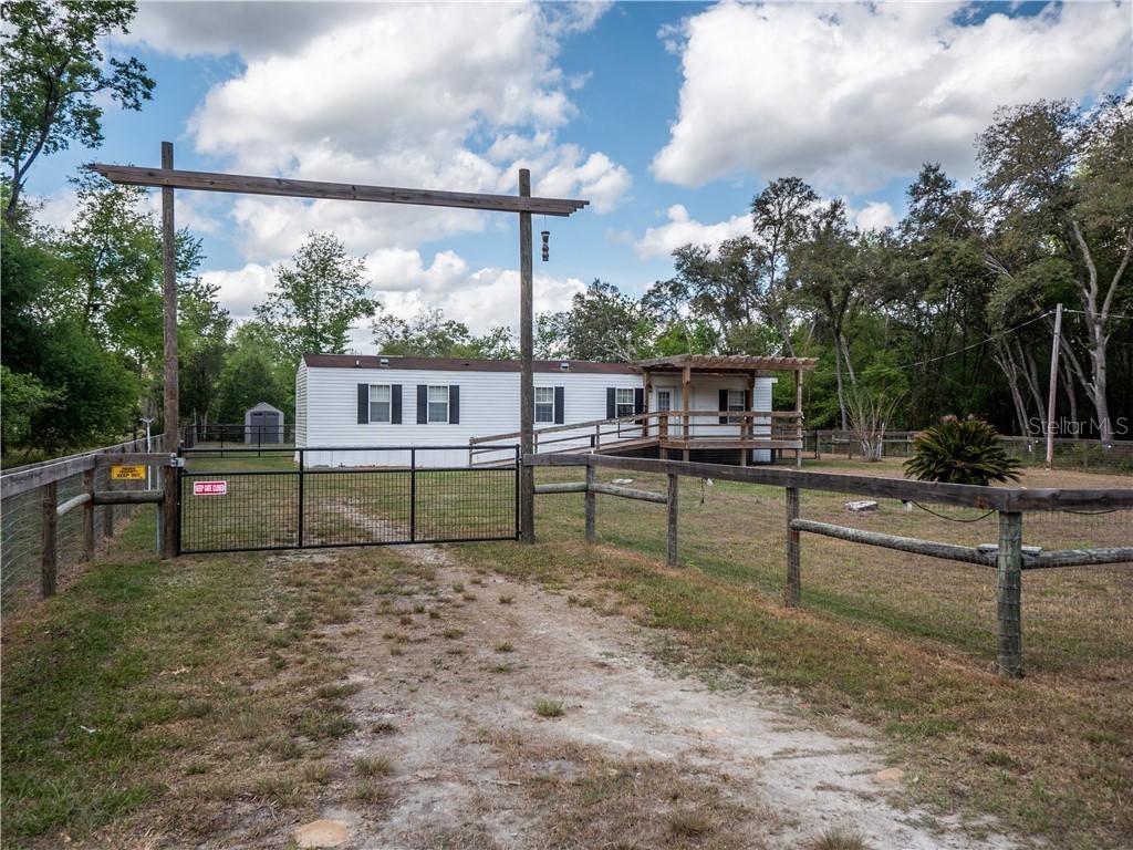 17076 NE 141 Ct., Fort Mccoy, FL 32134