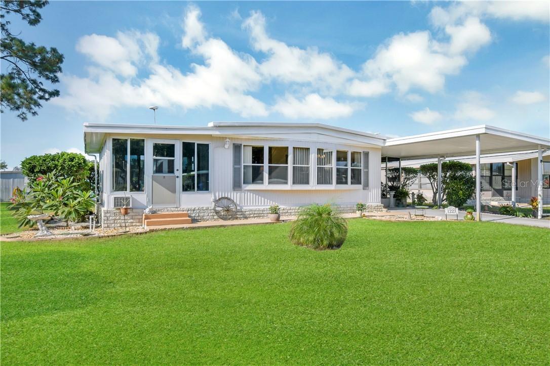 1223 Nassau Cir., Tavares, FL 32778