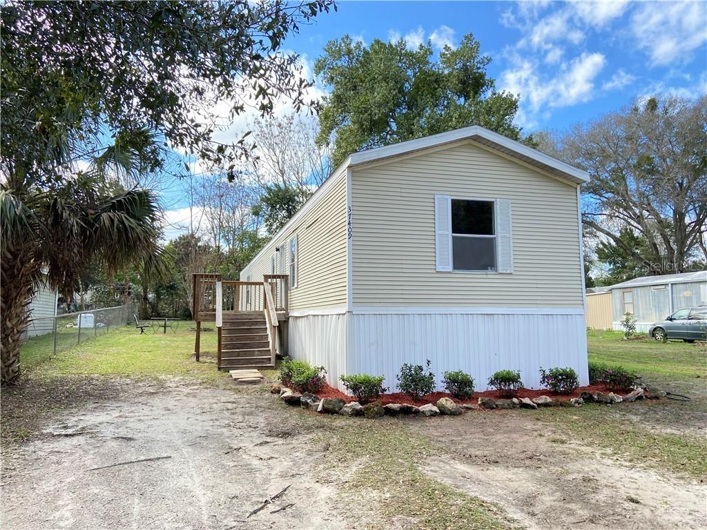 37409 Happy Ln., Lady Lake, FL 32159