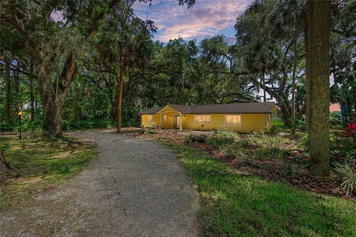 301 SE Tuscawilla Rd., Micanopy, FL 32667