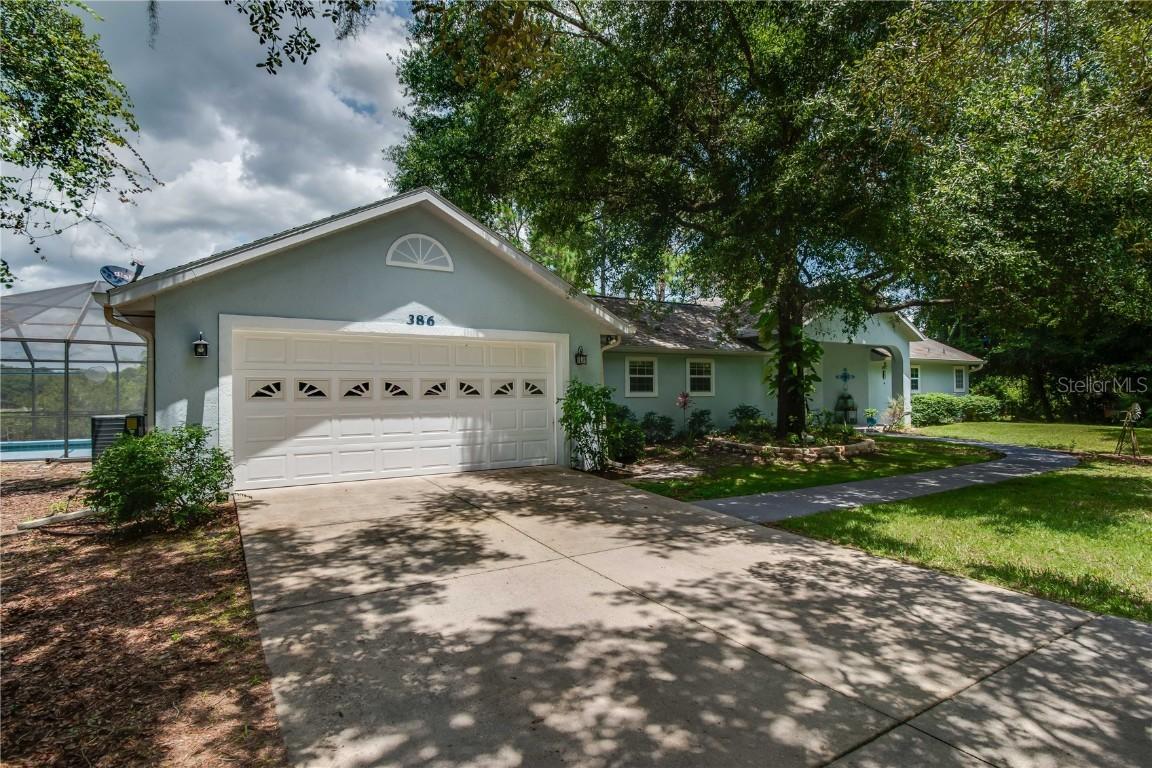 386 Fisher Way, Ocklawaha, FL 32179