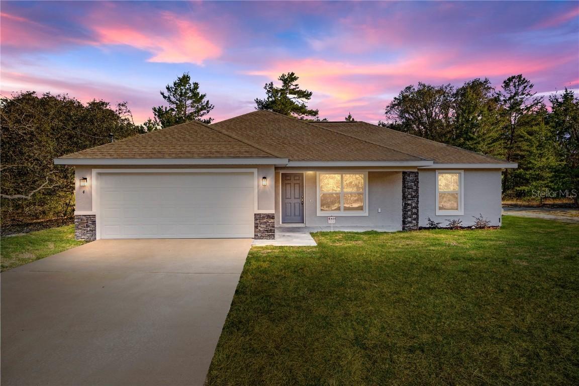 4 Fisher Trace, Ocklawaha, FL 32179