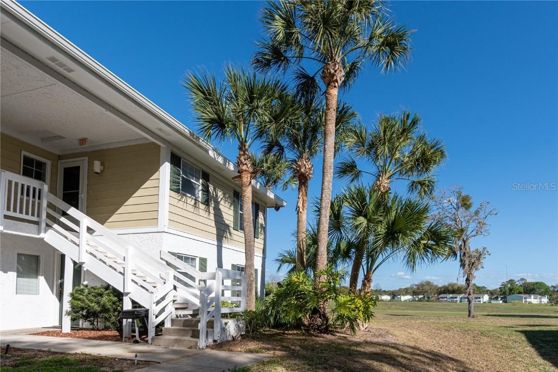 8247 Fairways Cir. #E204, Ocala, FL 34472