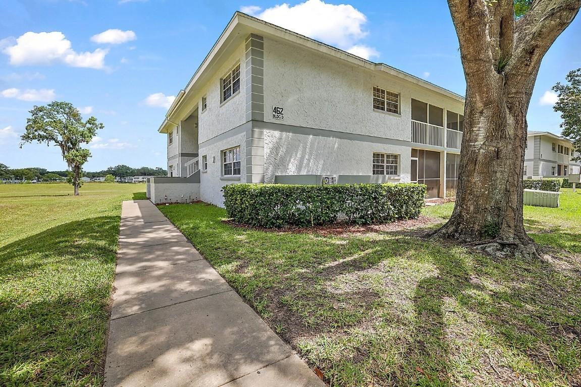 462 Fairways Cir. #D104, Ocala, FL 34472