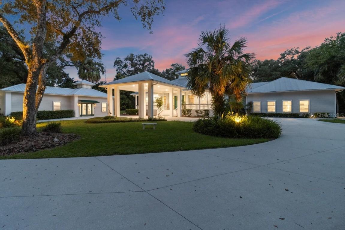 20 Captains Cove Rd., Inglis, FL 34449