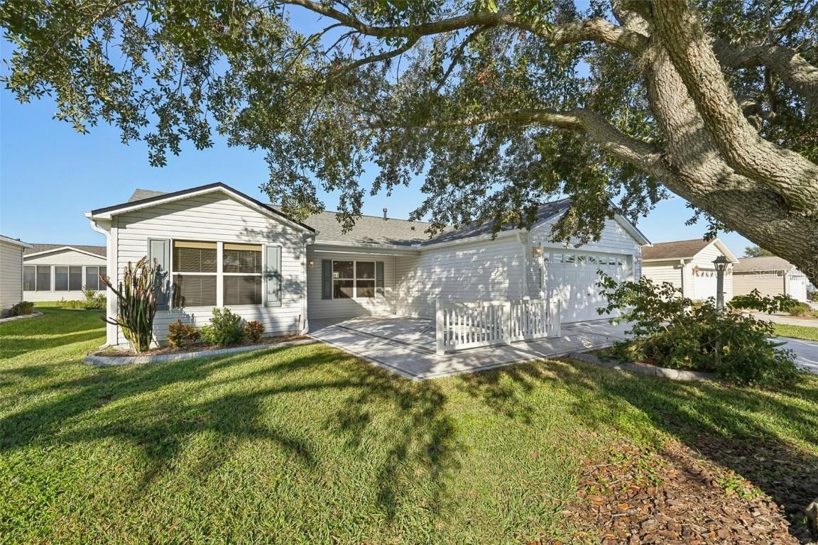 2427 Due West Dr., The Villages, FL 32162