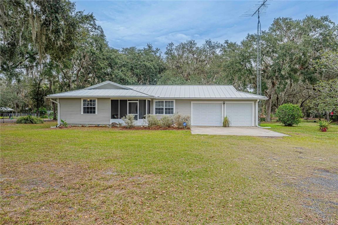 3693 Cr 400, Lake Panasoffkee, FL 33538