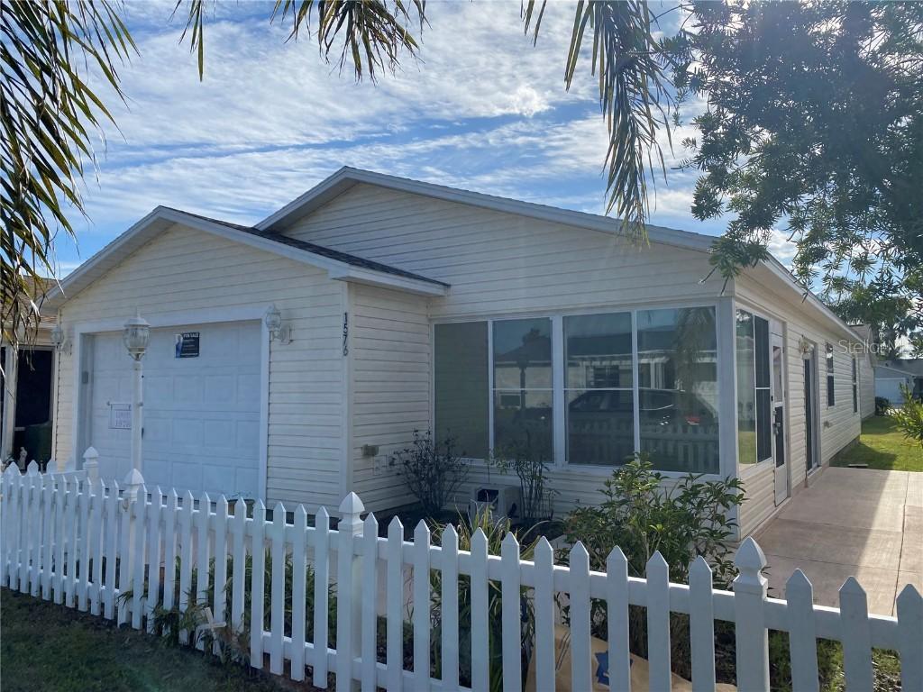 1576 Bottlebrush St., The Villages, FL 32162