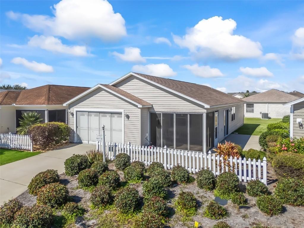 1817 Hallandale Ln., The Villages, FL 32162