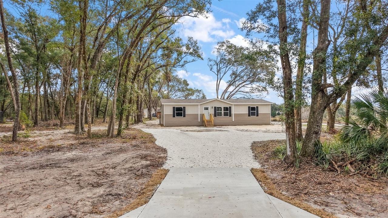 6555 SE 165th Ave., Ocklawaha, FL 32179