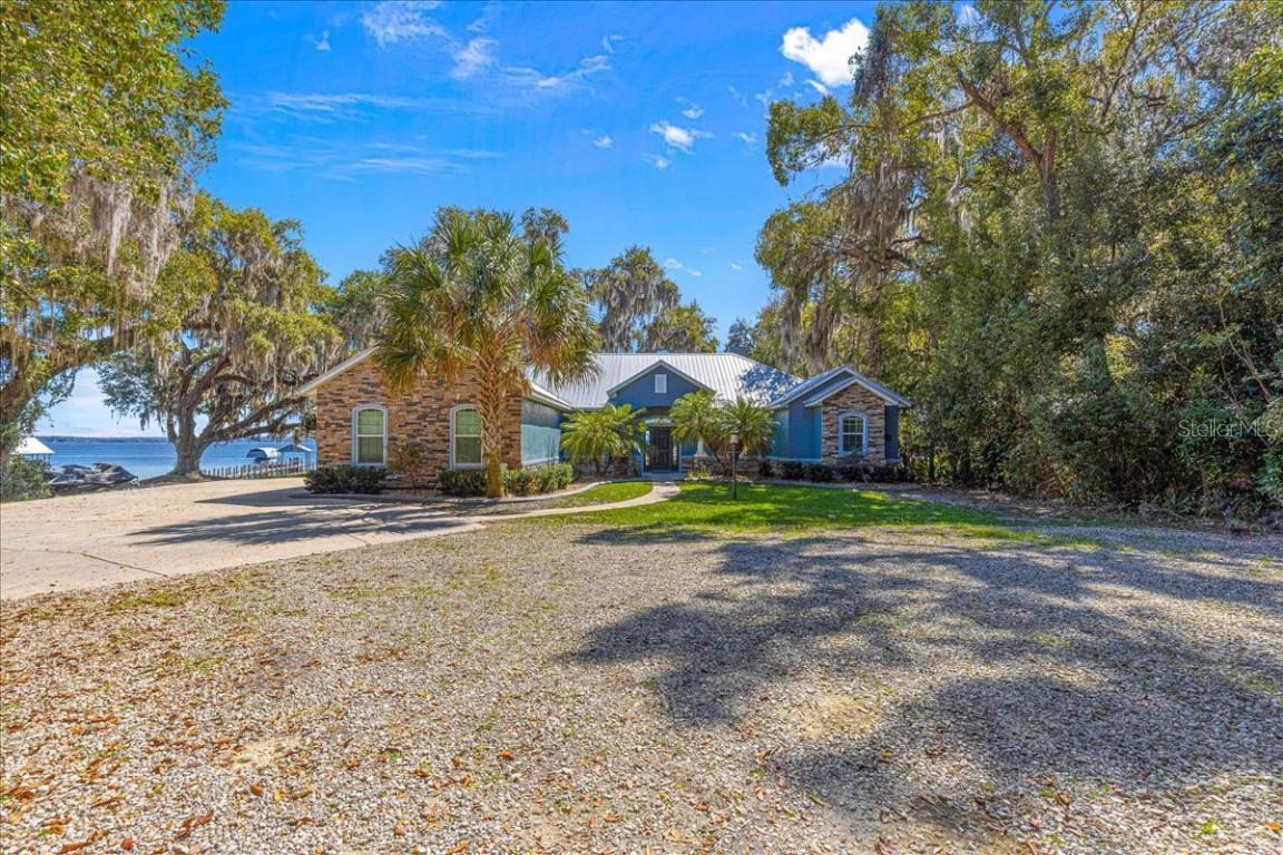 12336 E Highway 25, Ocklawaha, FL 32179