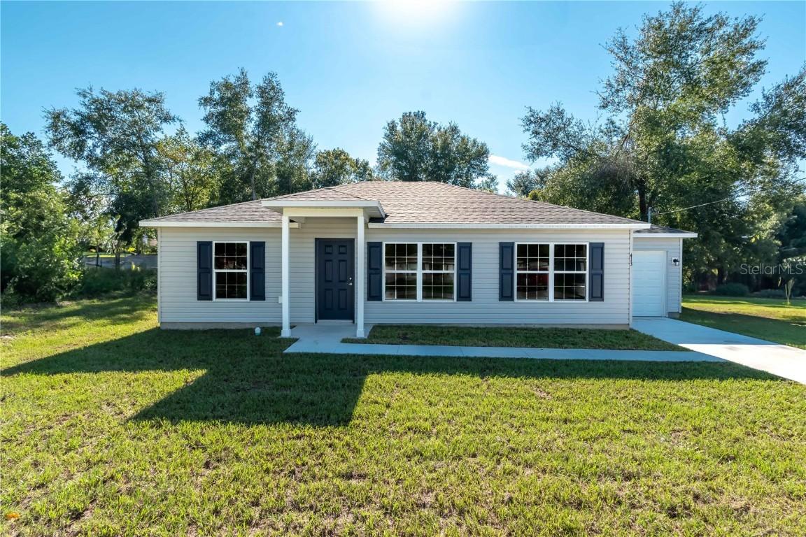 29 Fisher Ter., Ocklawaha, FL 32179