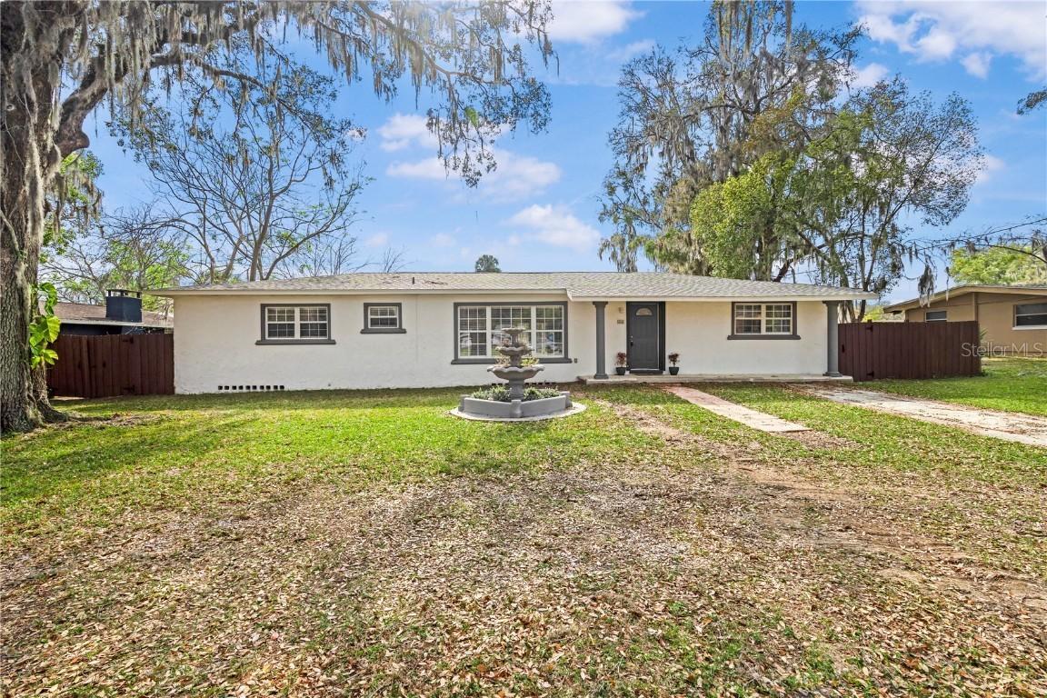 1818 SE Lake Weir Ave., Ocala, FL 34471