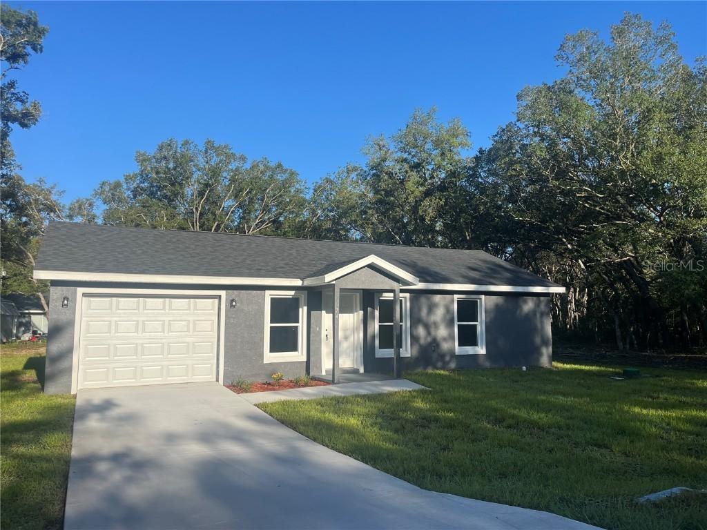 74 Fisher Terrace, Ocklawaha, FL 32179