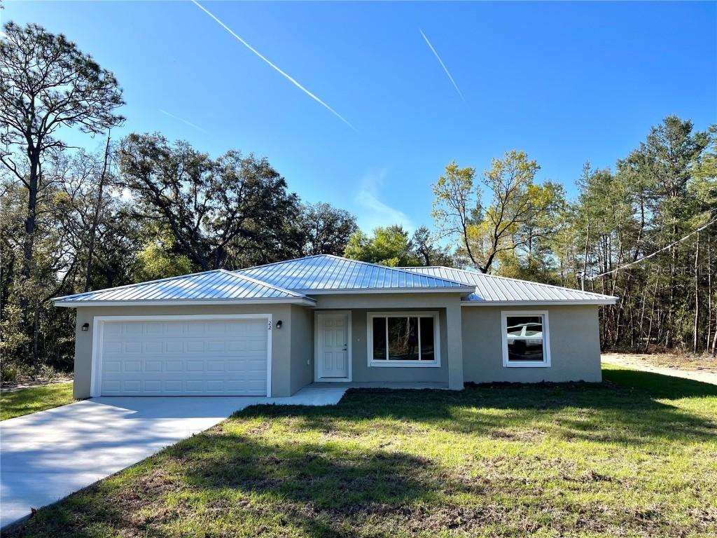 22 Fisher Way Pass, Ocklawaha, FL 32179