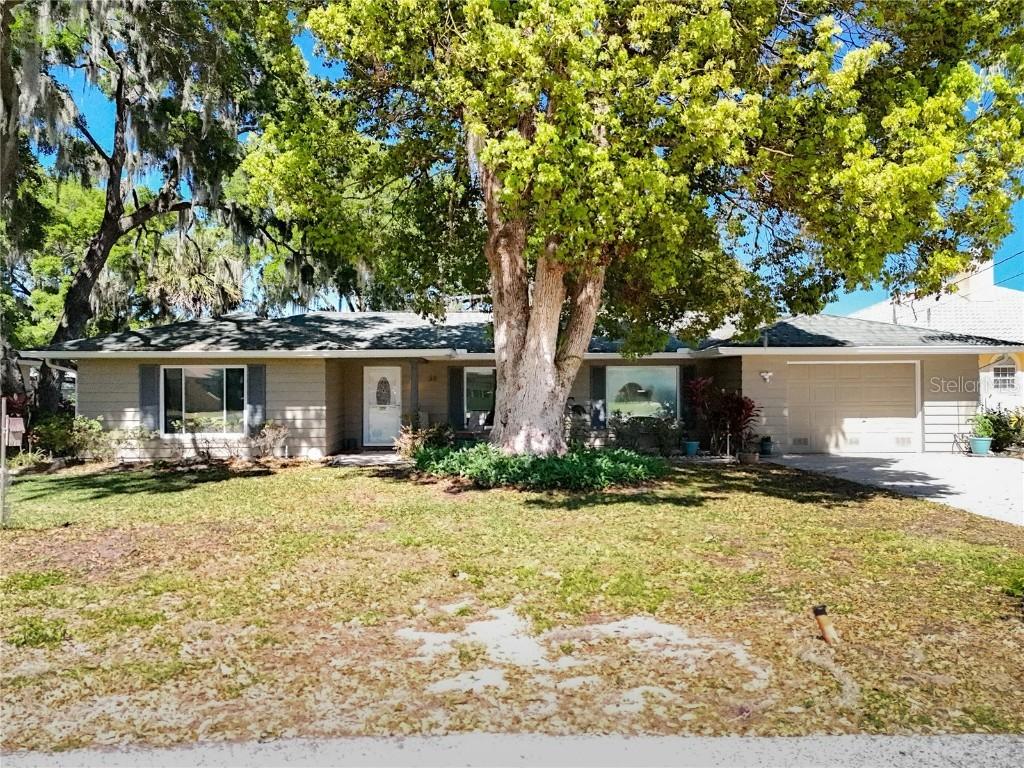 38 Orange Blossom Tr., Yalaha, FL 34797