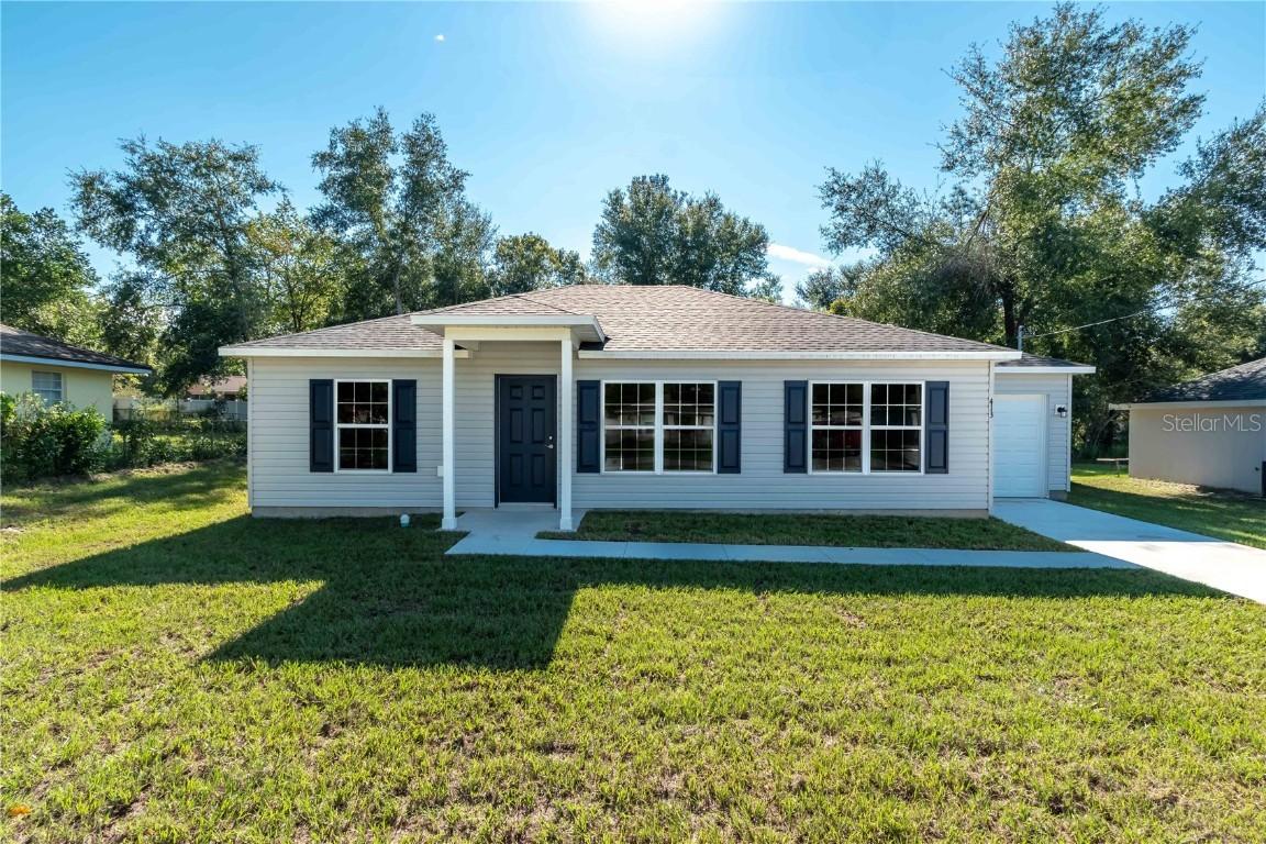 31 Fisher Run, Ocklawaha, FL 32179