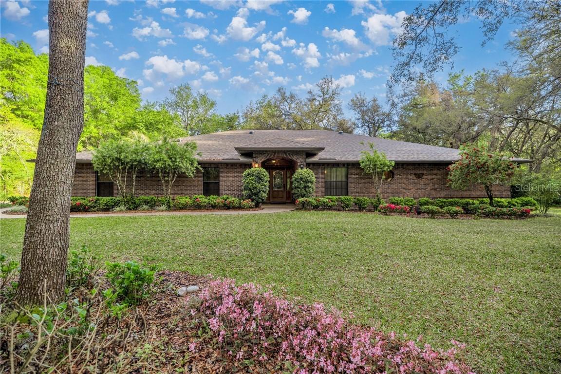5889 NE 43rd Lane Rd., Silver Springs, FL 34488