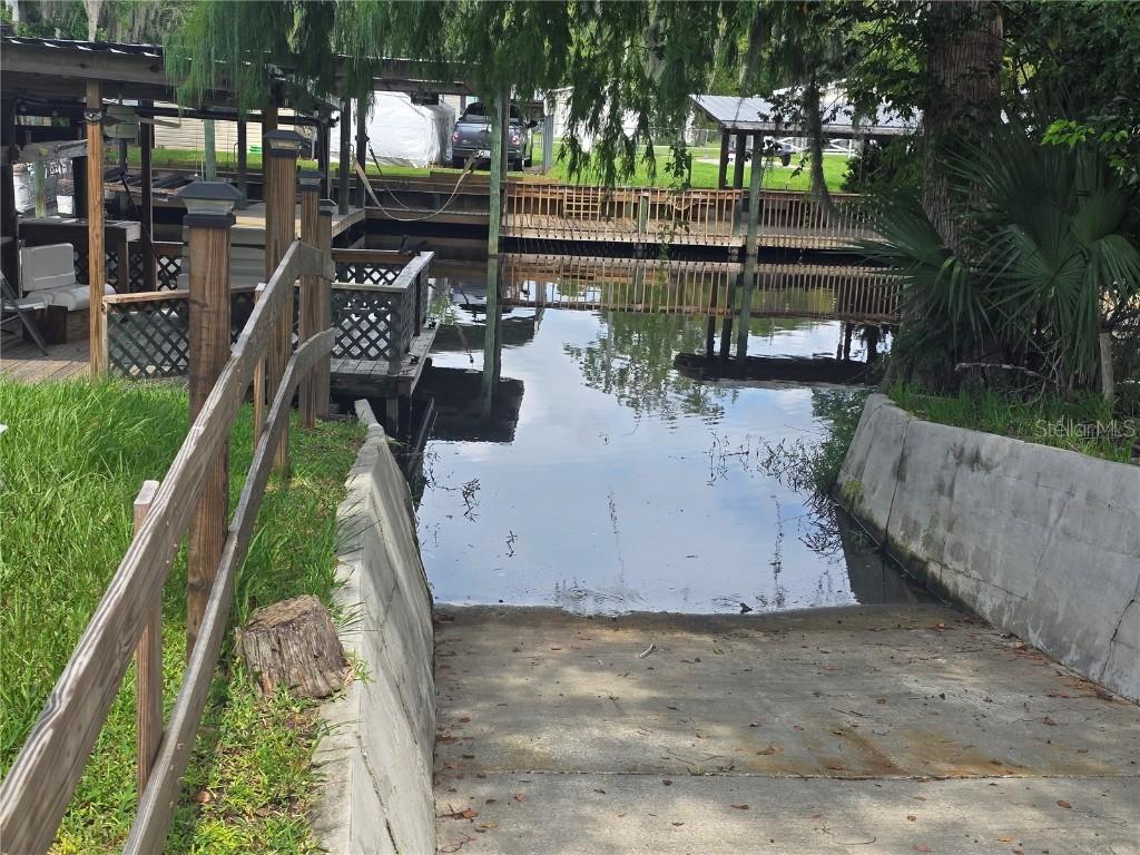 119 Walt Ln., Satsuma, FL 32189