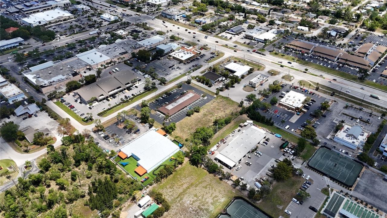 12830 Kenwood Ln., Fort Myers, FL 33907